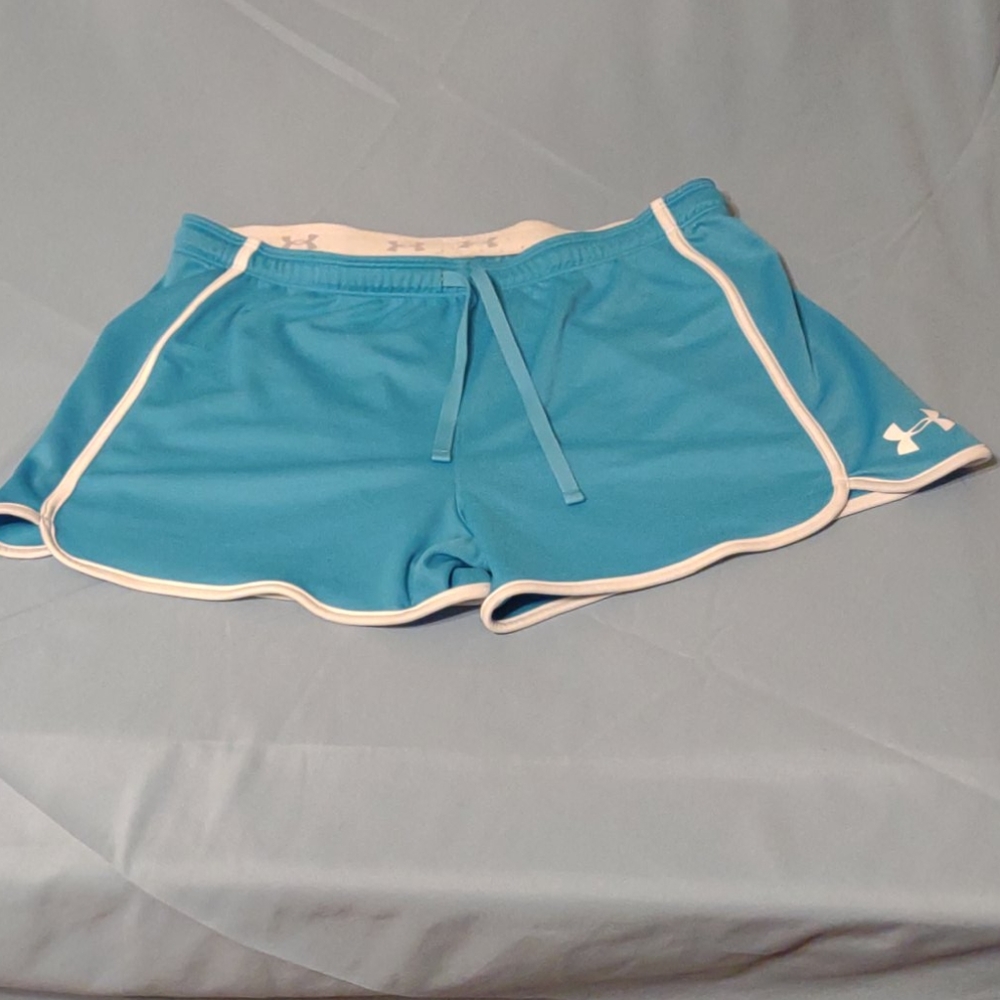 Under Armour Sz M HeatGear Athletic shorts